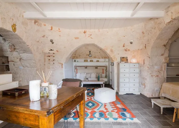 Trullo Letizia Con Piscina Ostuni