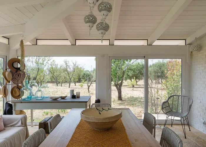 Trullo Letizia Con Piscina Villa