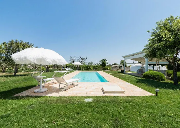 Trullo Letizia Con Piscina Ostuni