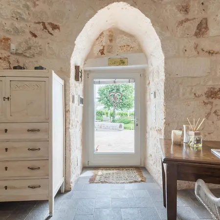 Trullo Letizia Con Piscina Ostuni