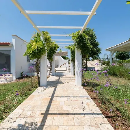 Trullo Letizia Con Piscina Villa