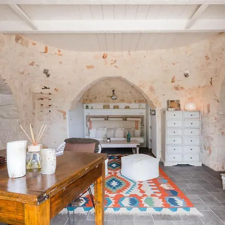 Trullo Letizia Con Piscina Ostuni