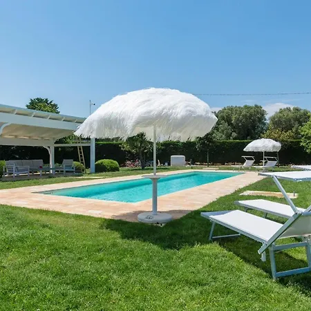 Trullo Letizia Con Piscina Ostuni