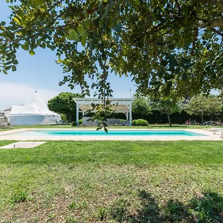 Trullo Letizia Con Piscina Ostuni