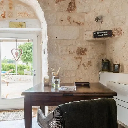 Trullo Letizia Con Piscina Villa