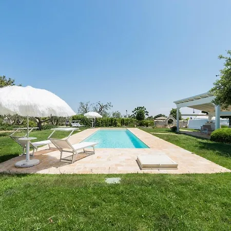 Trullo Letizia Con Piscina Ostuni