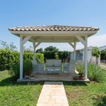 Trullo Letizia Con Piscina